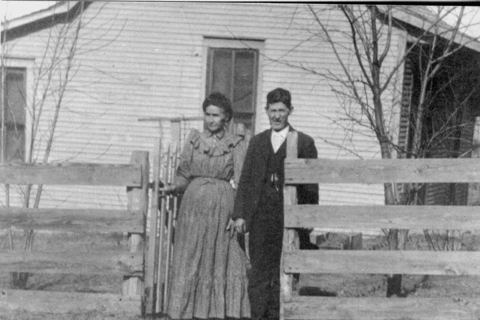 Anderson Jackson Davison and Georgia Ann Fryrear Davison — couple portrait, ca. 1900